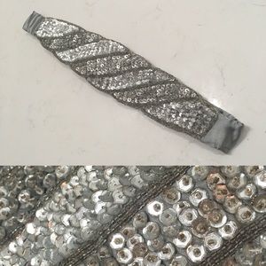 URBAN OUTFITTERS SILVER SEQUIN AND BEADED BELT.S/M